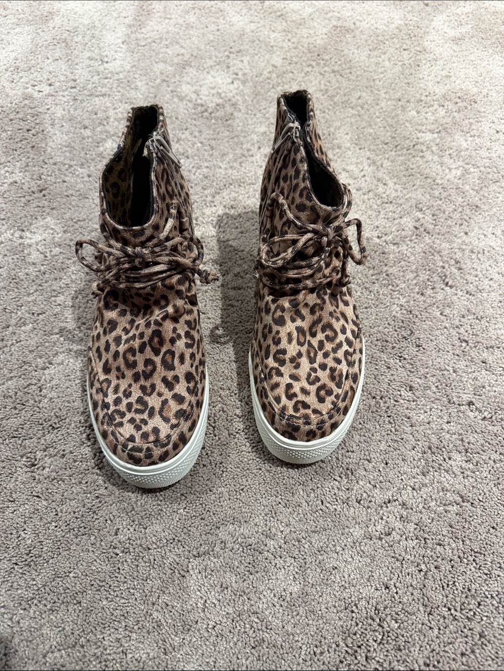 Very G leopard shoes size 10 great condition